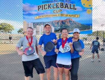 pickleball_friends_in_hawaii-600x456